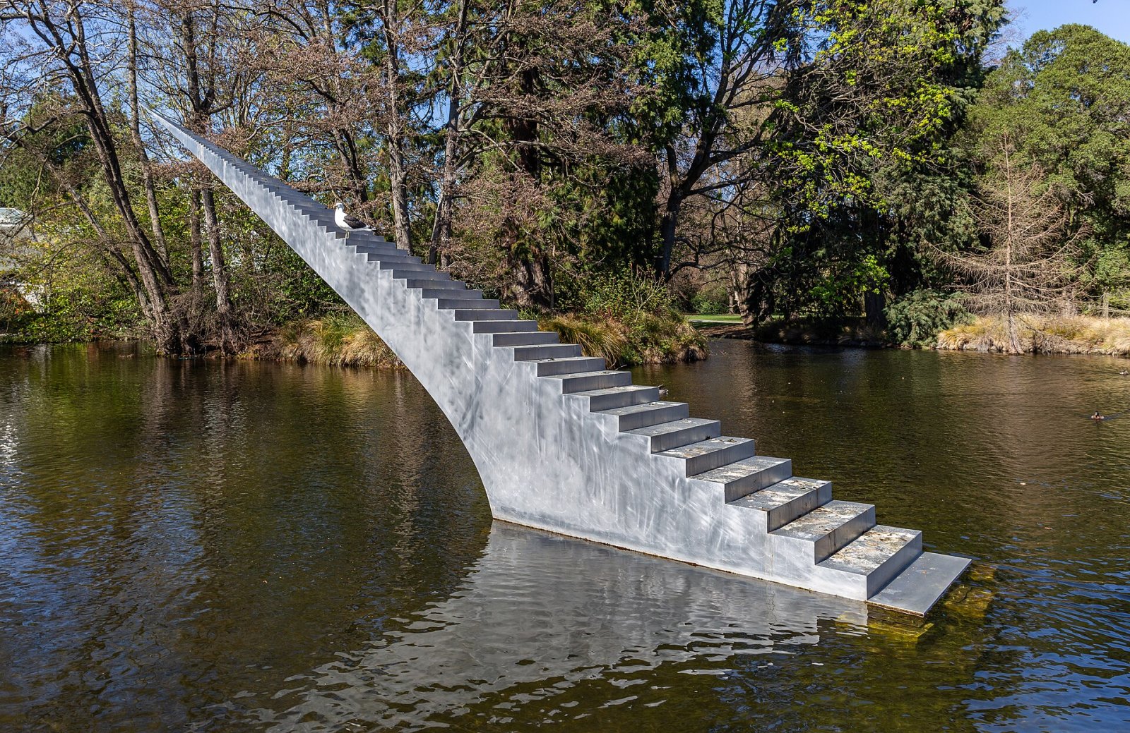 Diminish and Ascend: Un'Illusione Ottica nei Giardini Botanici di Christchurch - Christchurch | Secret World Trip Planner