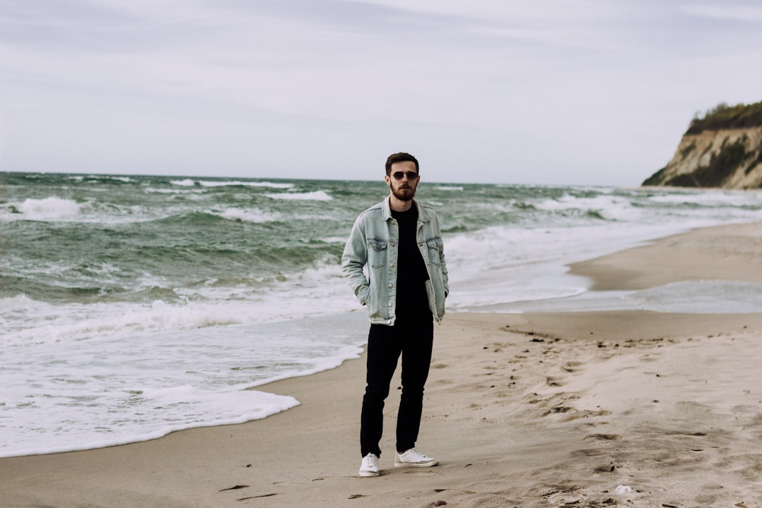 Noah na Praia: A Joia Escondida de Dhërmi - Ish Kampi Puntoreve | Secret World Trip Planner