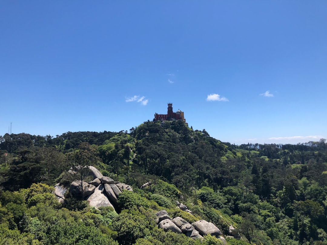 探索辛特拉的摩尔城堡:隐藏的宝藏 - 2710-405 Sintra | Secret World Trip Planner