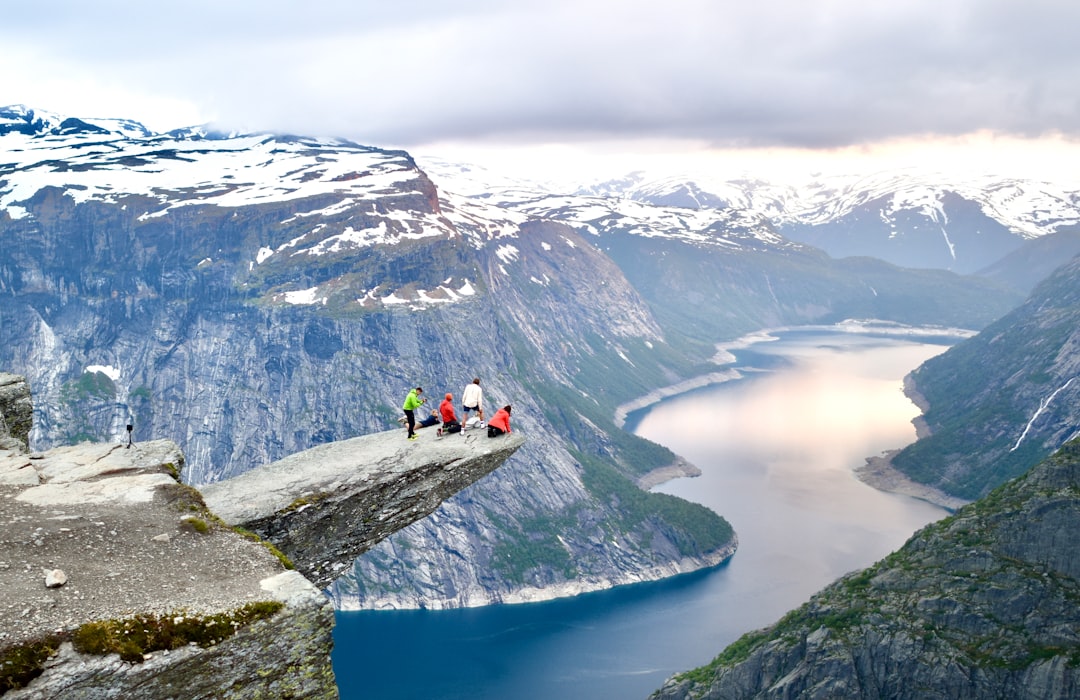 Trolltunga : la falaise à 700m du fjord - Skjeggedal 20 | Secret World Trip Planner