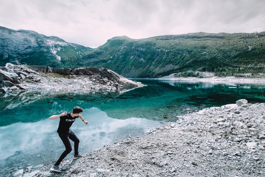 Trolltunga: a língua de rocha a 700m do fiorde - Skjeggedal 20 | Secret World Trip Planner