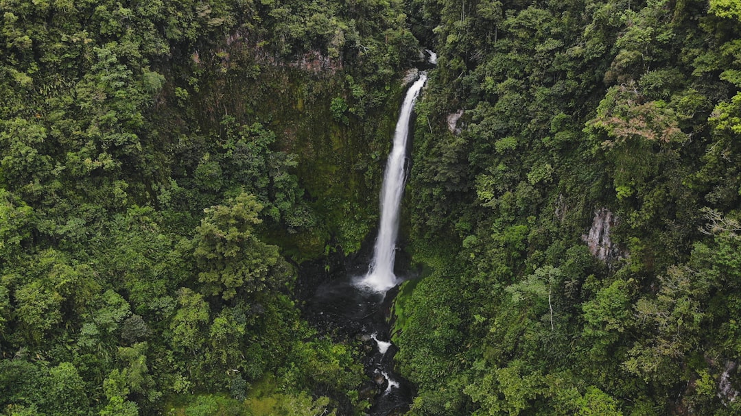 トゥリアルバ:コスタリカの活火山の魅力 - Provincia di Cartago | Secret World Trip Planner
