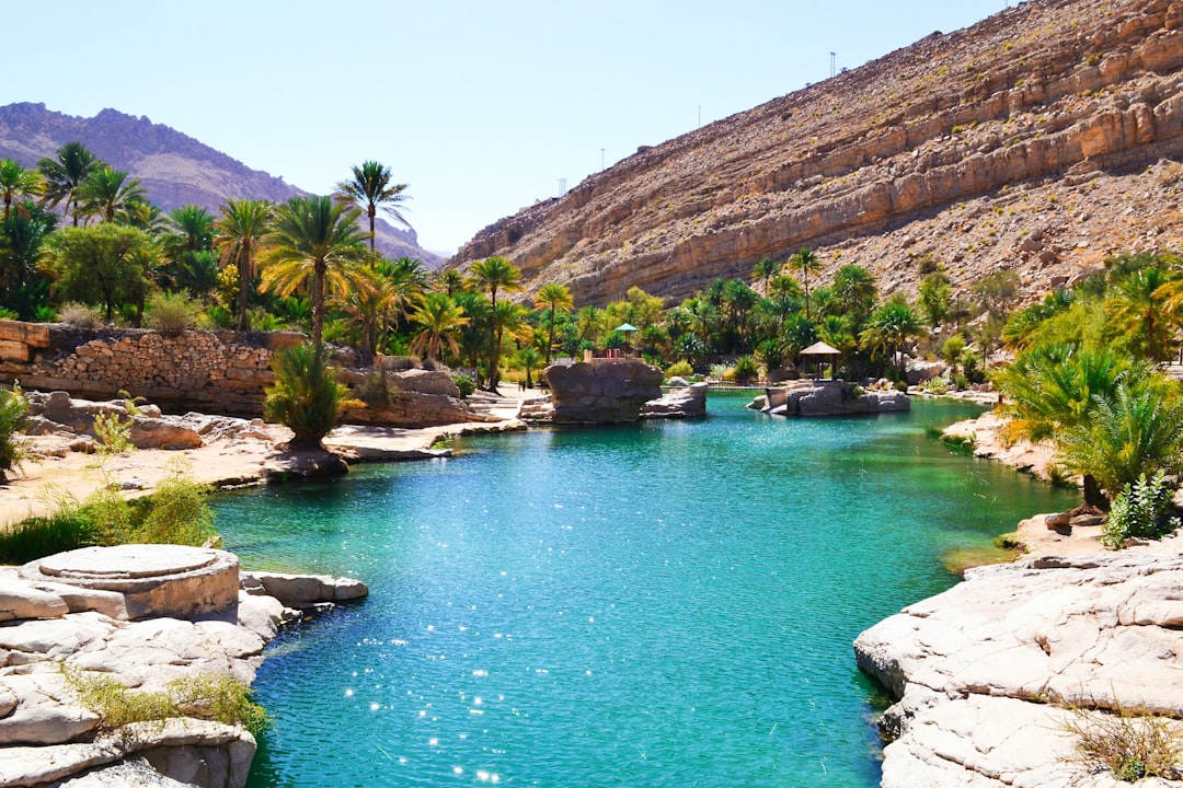 ワディ・バニ・ハリッド:オマーン東部の自然プール - Wadi Bani Khalid | Secret World Trip Planner