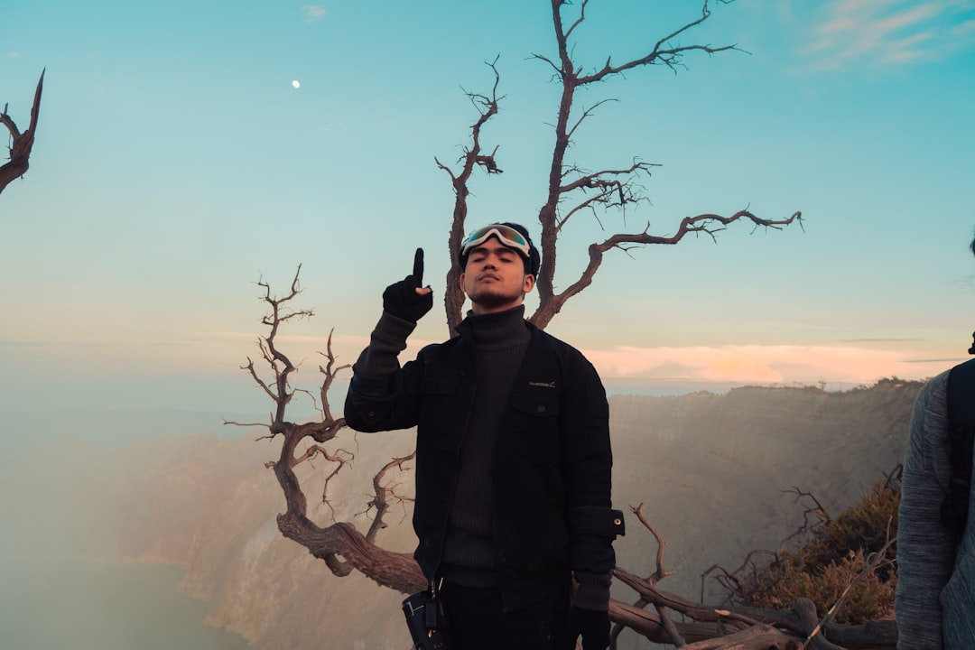 伊真火山口:东爪哇的碧蓝酸湖 - Kabupaten Banyuwangi | Secret World Trip Planner