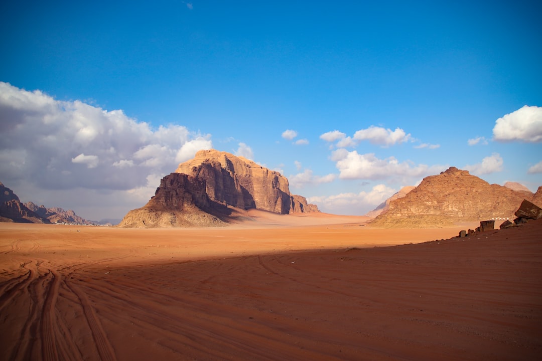 瓦迪拉姆:约旦的红石沙漠之美 - Wadi Rum Village | Secret World Trip Planner