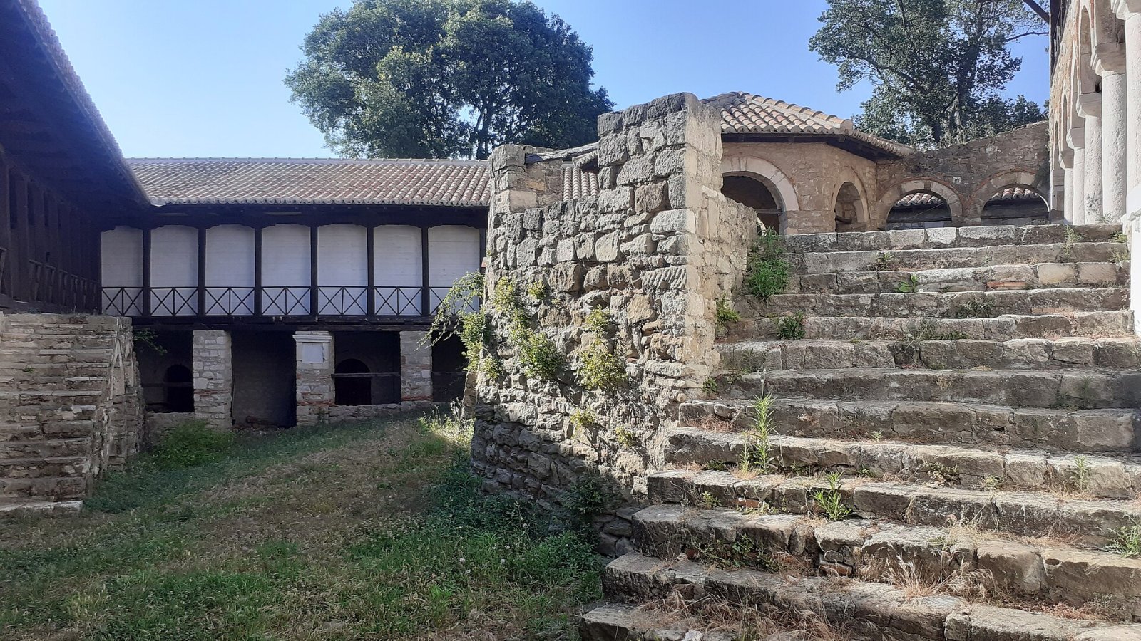 Monasterio de Ardenica: Un Viaje a la Historia y Espiritualidad Albanesa - Kolonjë | Secret World Trip Planner
