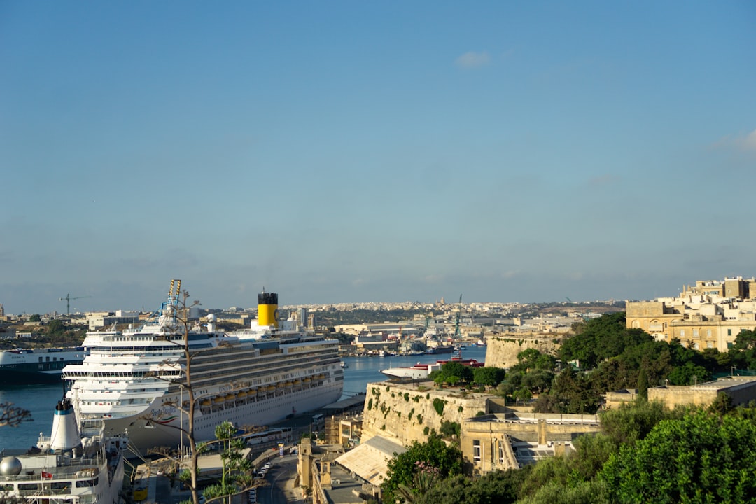 Entdecken Sie das Gemälde Queen Victoria in Malta: Eine Reise durch die Geschichte - Republic St | Secret World Trip Planner