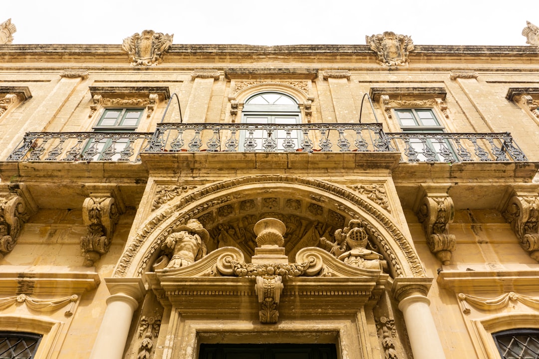 Scopri il Palazzo dell'Inquisitore a Vittoriosa, Malta - 1 Triq Il-Mina Kbira | Secret World Trip Planner