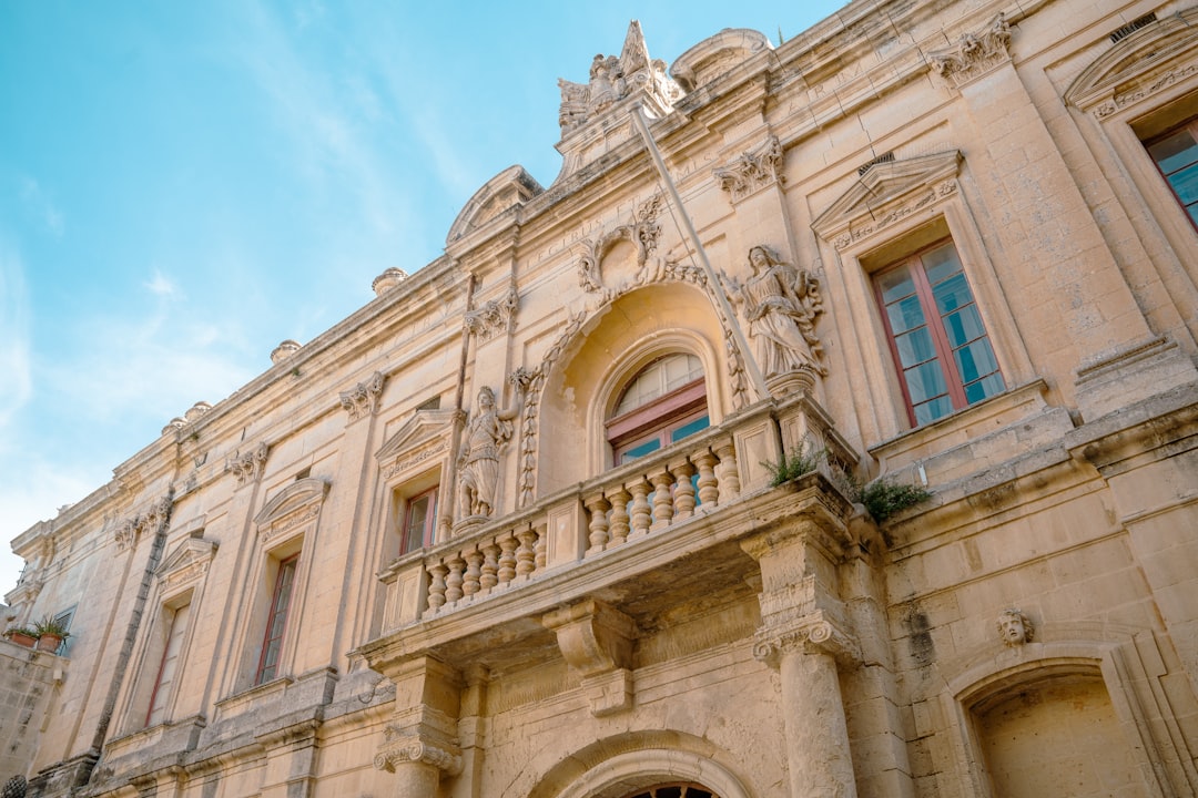 Entdecken Sie den Inquisitorenpalast in Vittoriosa, Malta - 1 Triq Il-Mina Kbira | Secret World Trip Planner