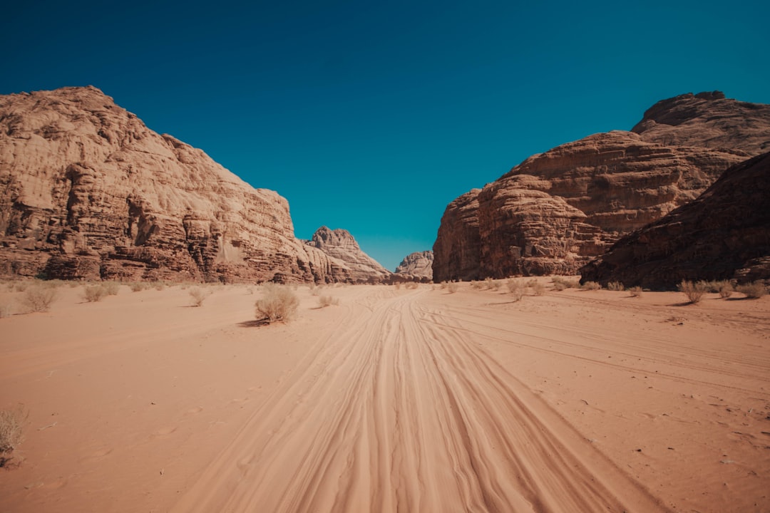 Khazali Canyon: Nabatäische Inschriften im Wadi Rum - GC9F+GP7 Area protetta Wadi Rum | Secret World Trip Planner