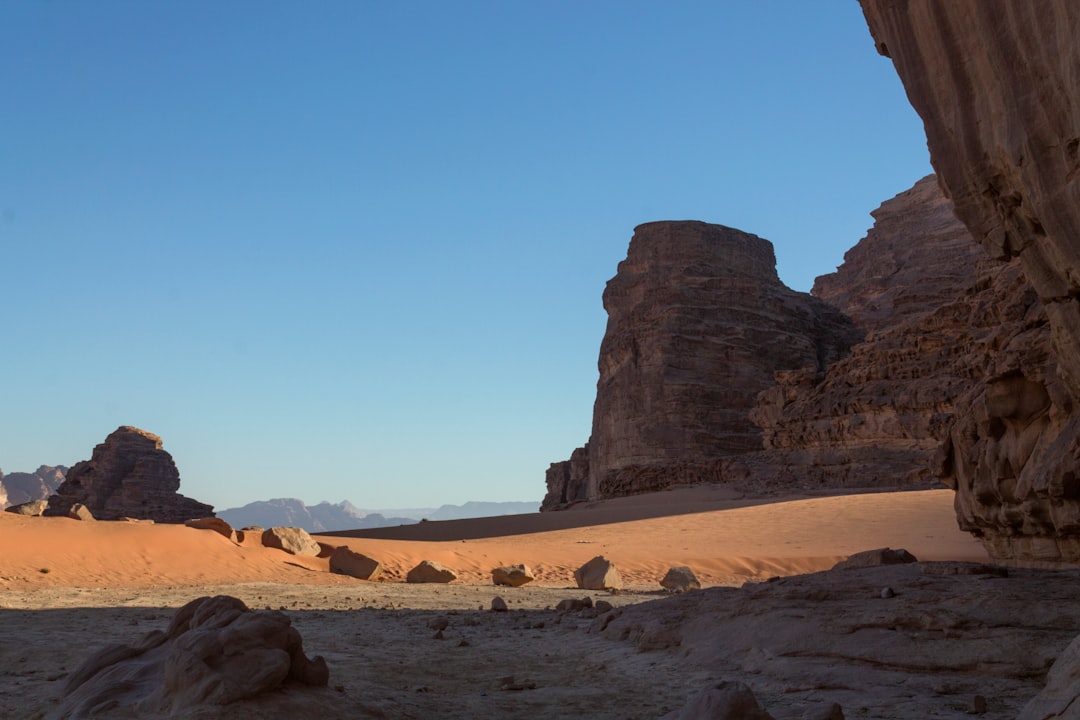 Khazali Canyon: Nabatäische Inschriften im Wadi Rum - GC9F+GP7 Area protetta Wadi Rum | Secret World Trip Planner