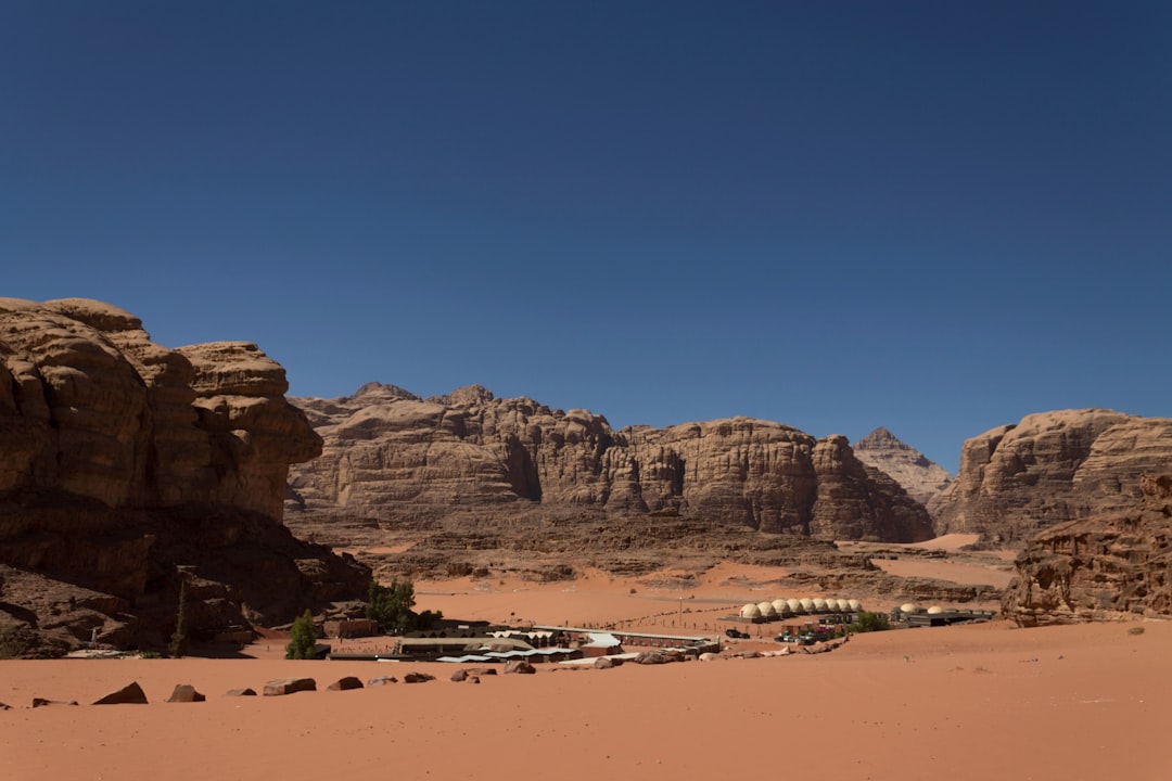 Khazali Canyon: Nabatäische Inschriften im Wadi Rum - GC9F+GP7 Area protetta Wadi Rum | Secret World Trip Planner