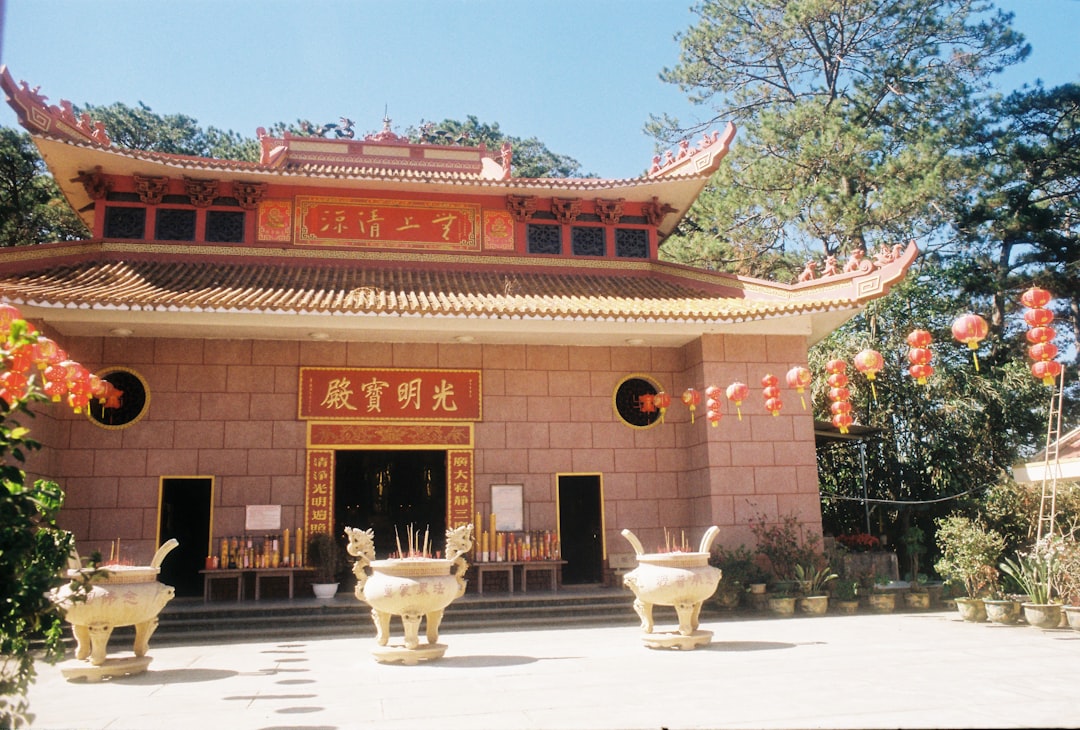 Thien Vuong Co Sat: Un Tempio Buddista da Scoprire in Vietnam - Xuan Huong - Da Lat | Secret World Trip Planner