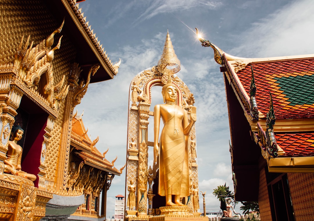 Entdecken Sie Wat Salut: Ein kulturelles Juwel in Thailand - Bang Phli District | Secret World Trip Planner
