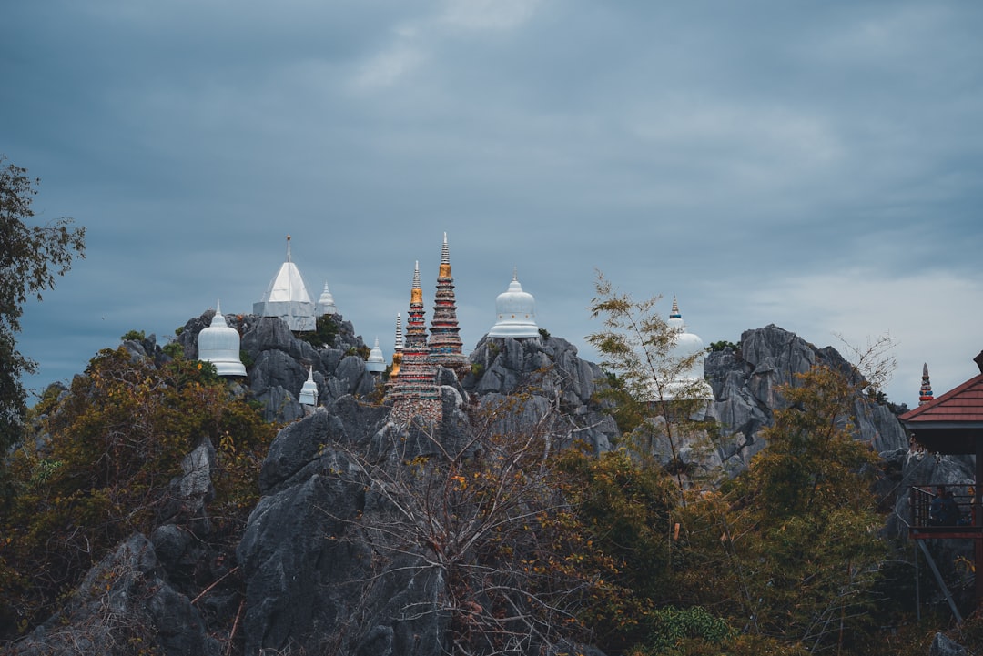 探索 Wat Phu Tok:泰国的文化瑰宝 - Si Wilai District | Secret World Trip Planner
