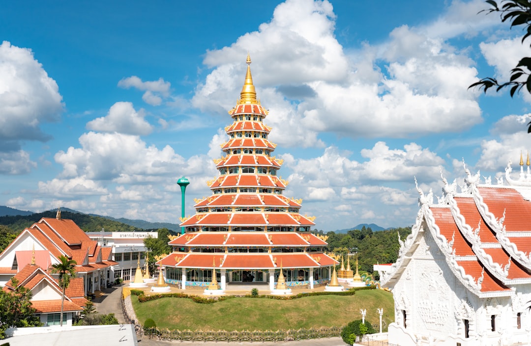 태국의 문화 보물, 왓 사이 타이 발견하기 - Mueang Krabi District | Secret World Trip Planner
