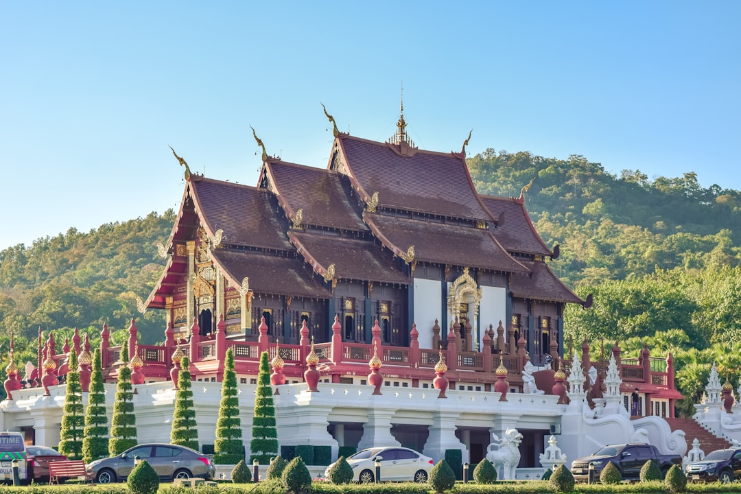 Découvrez Wat Phra Phutthabat Tak Pha : un trésor culturel en Thaïlande - Pa Sang District | Secret World Trip Planner