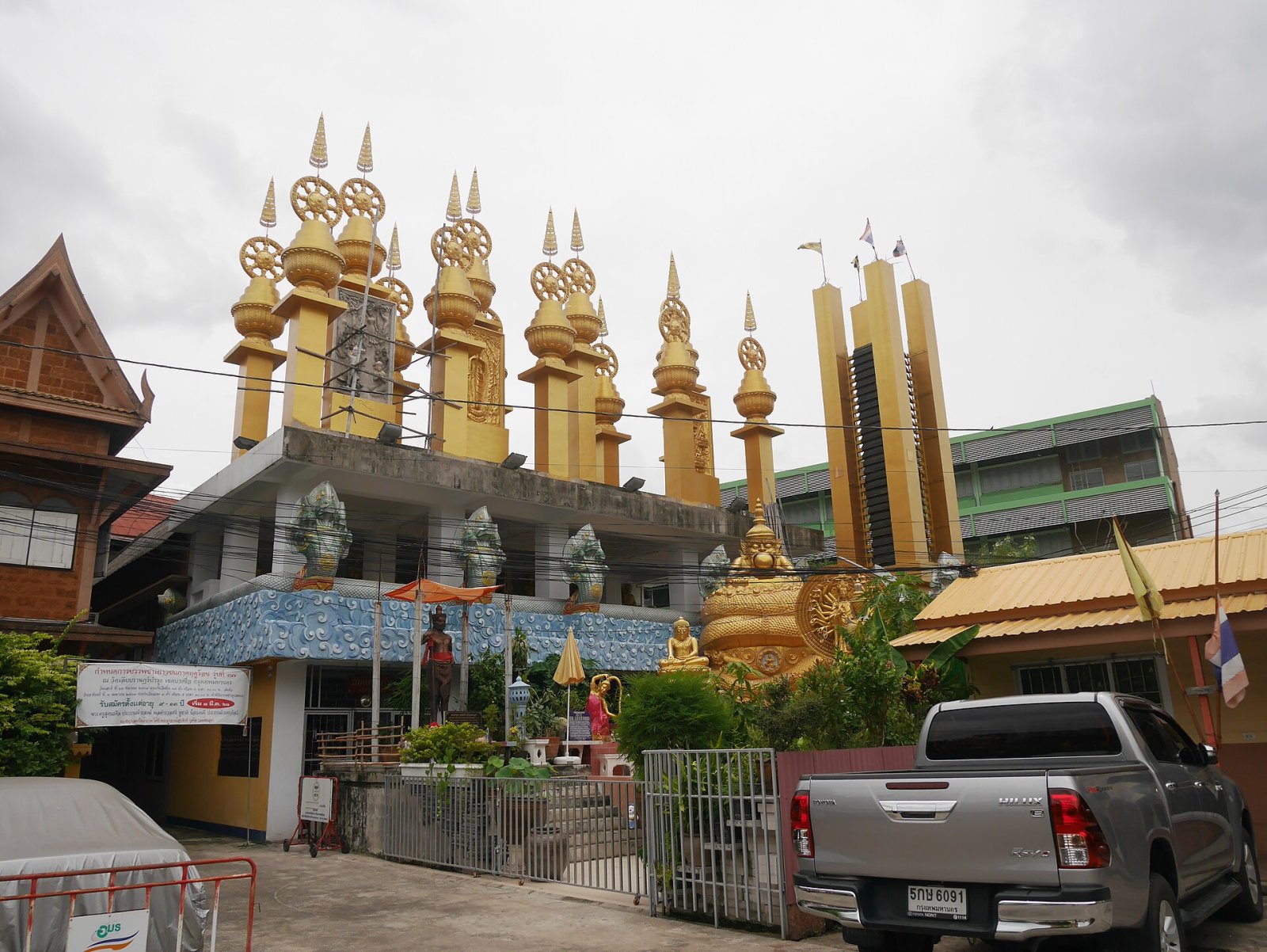 Découvrir Wat Liap : un trésor culturel en Thaïlande - Amphoe Mueang Nakhon Ratchasima | Secret World Trip Planner