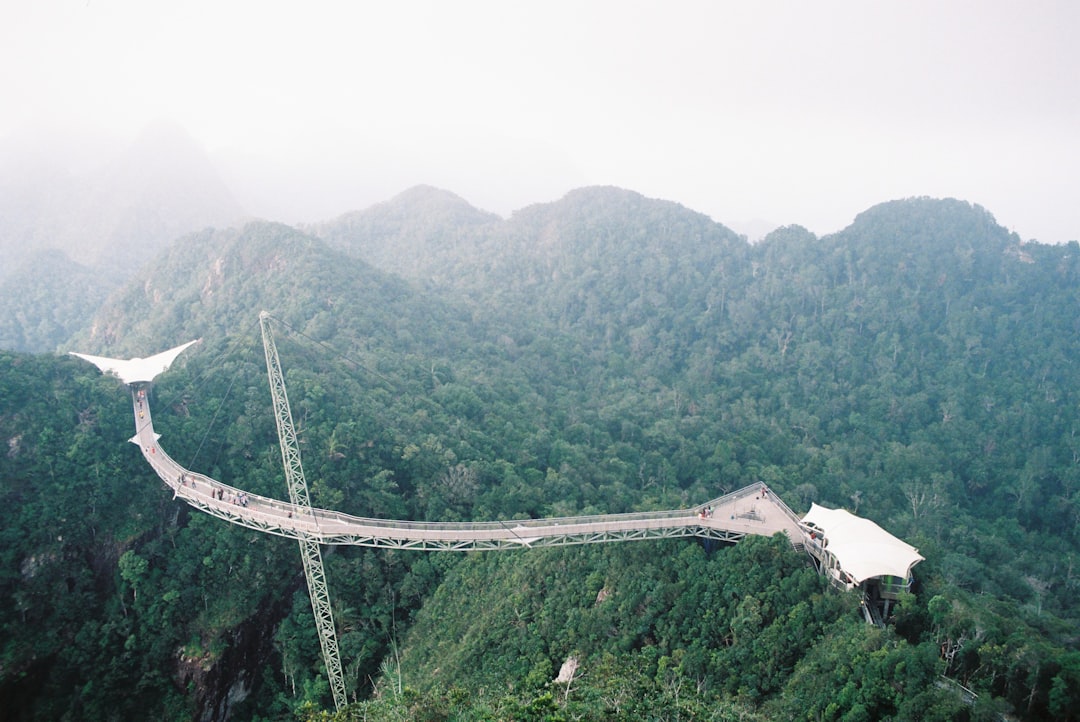 랑카위 스카이 브리지: 700미터의 곡선 다리 - 07000 Langkawi | Secret World Trip Planner