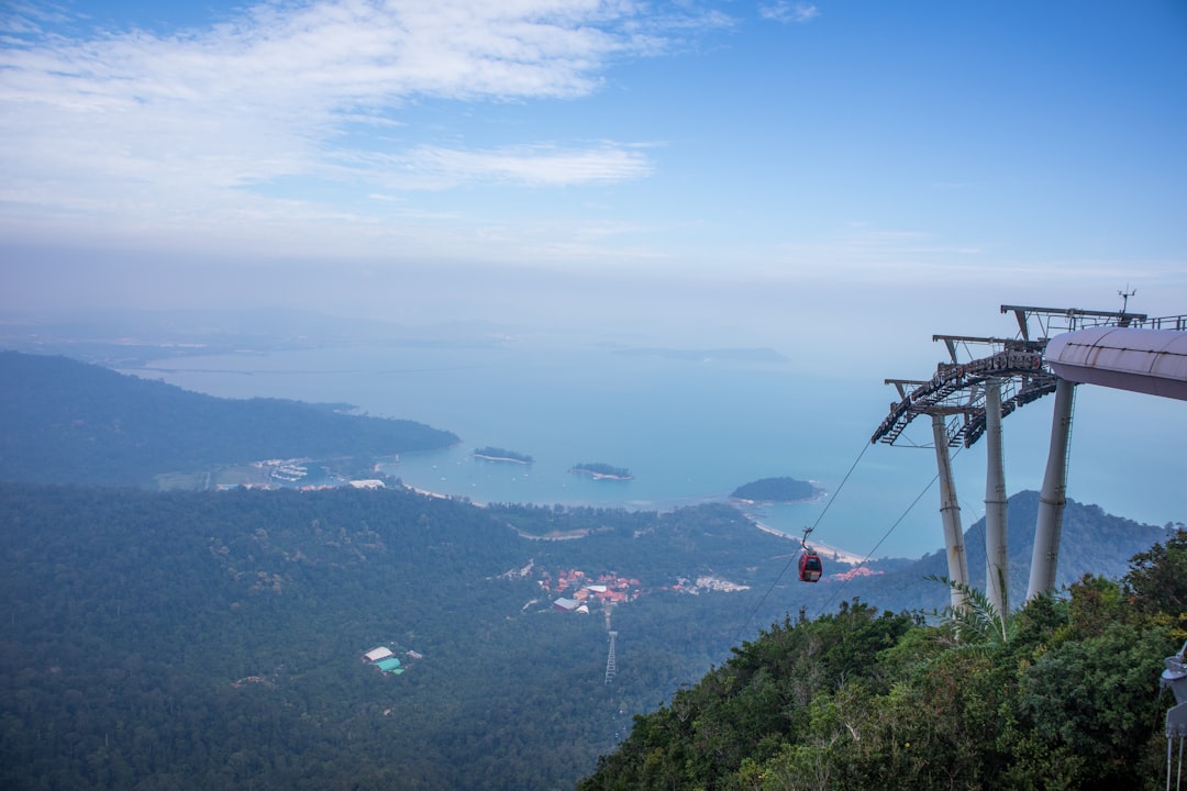 ランカウイ・スカイブリッジ:700メートルの曲がる橋 - 07000 Langkawi | Secret World Trip Planner