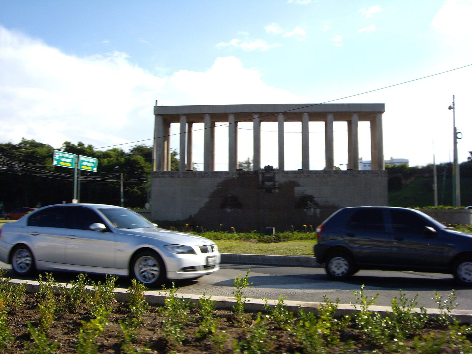 Monument à la Raza : Un Symbole d'Histoire et de Culture au Guatemala - Ciudad de Guatemala | Secret World Trip Planner