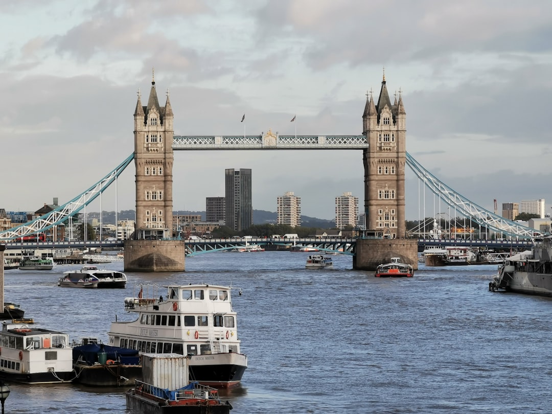 Secret World vs Google Trips: o melhor planejador de viagens 2026 - Londra | Secret World Trip Planner