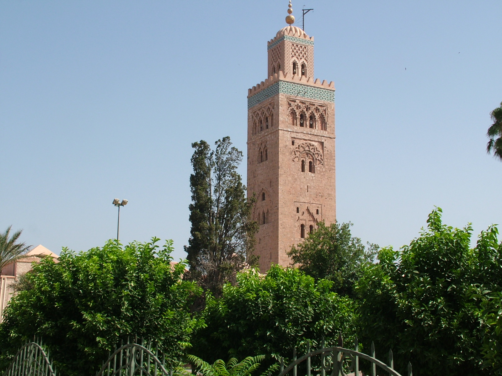 モロッコのモスクの魔法を発見する - MJF6+H7R Mosquée Hassania | Secret World Trip Planner