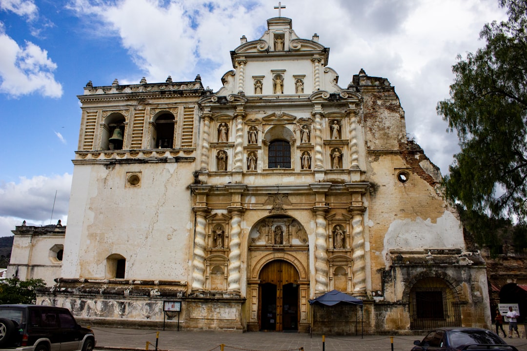 マヤ美術館：訪問ガイド — 6 calle y 7 avenida Zona 13 Edificio No. 5 Finca La Aurora Ciudad de Guatemala