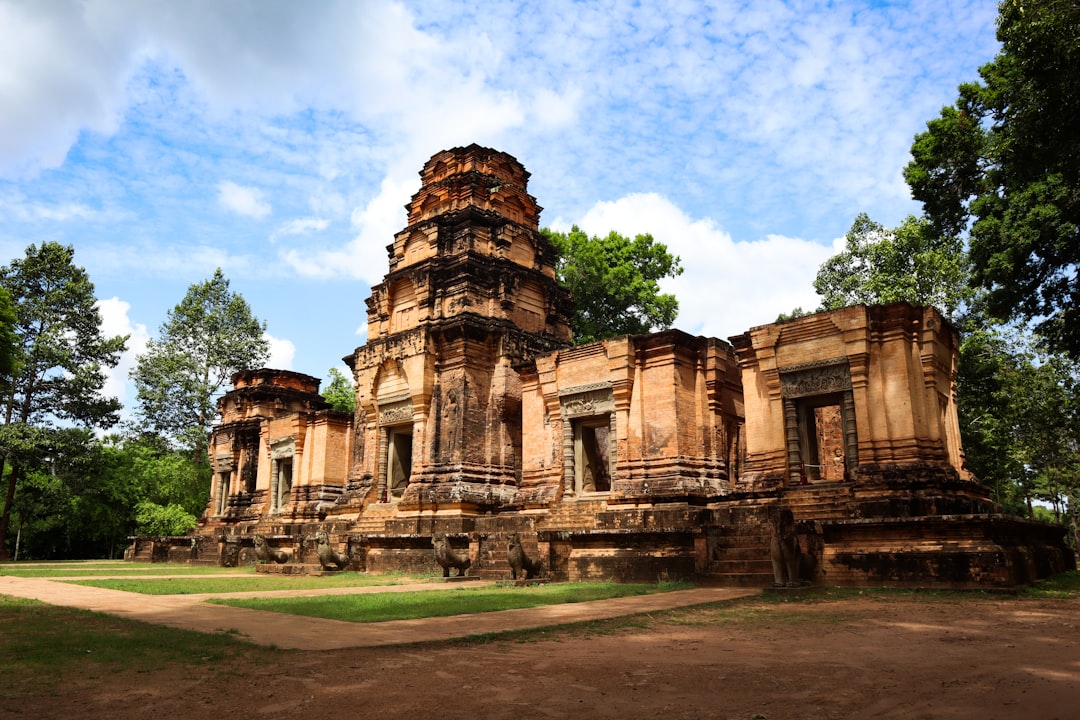 プレアコー:ロルーの最古のクメール寺院 - Angkor Archaeological Park | Secret World Trip Planner