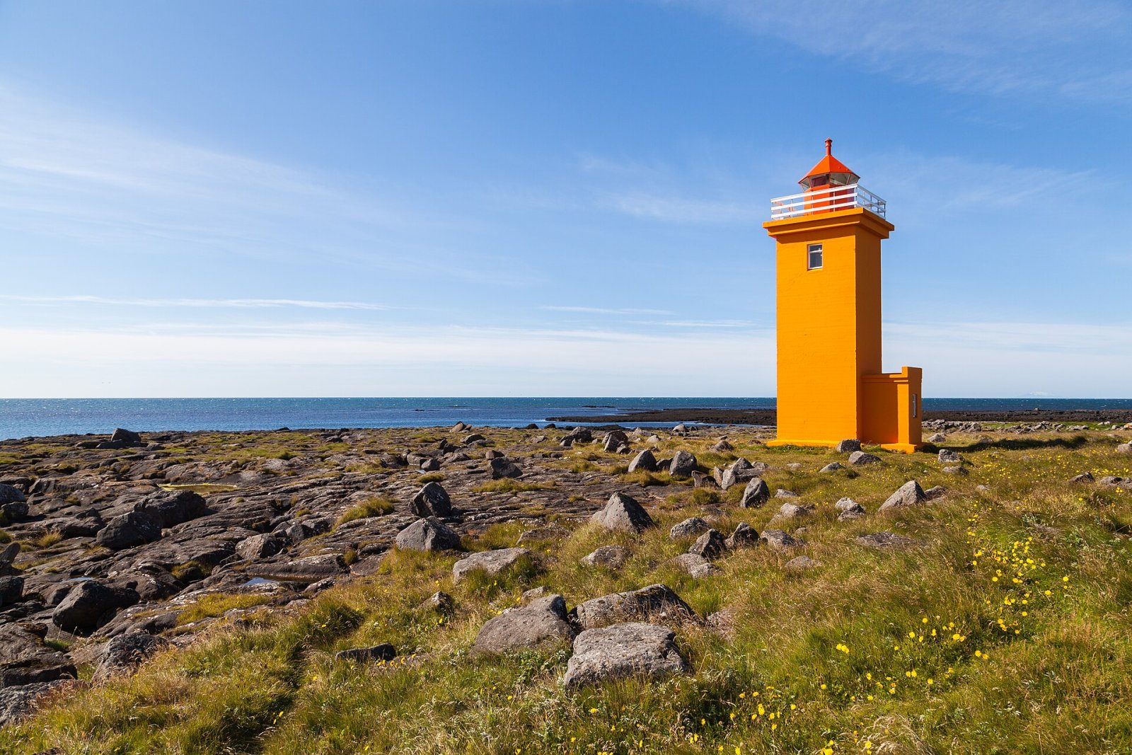 Descubra Stafnes: o Faro Icônico da Islândia - X6CX+93G | Secret World Trip Planner