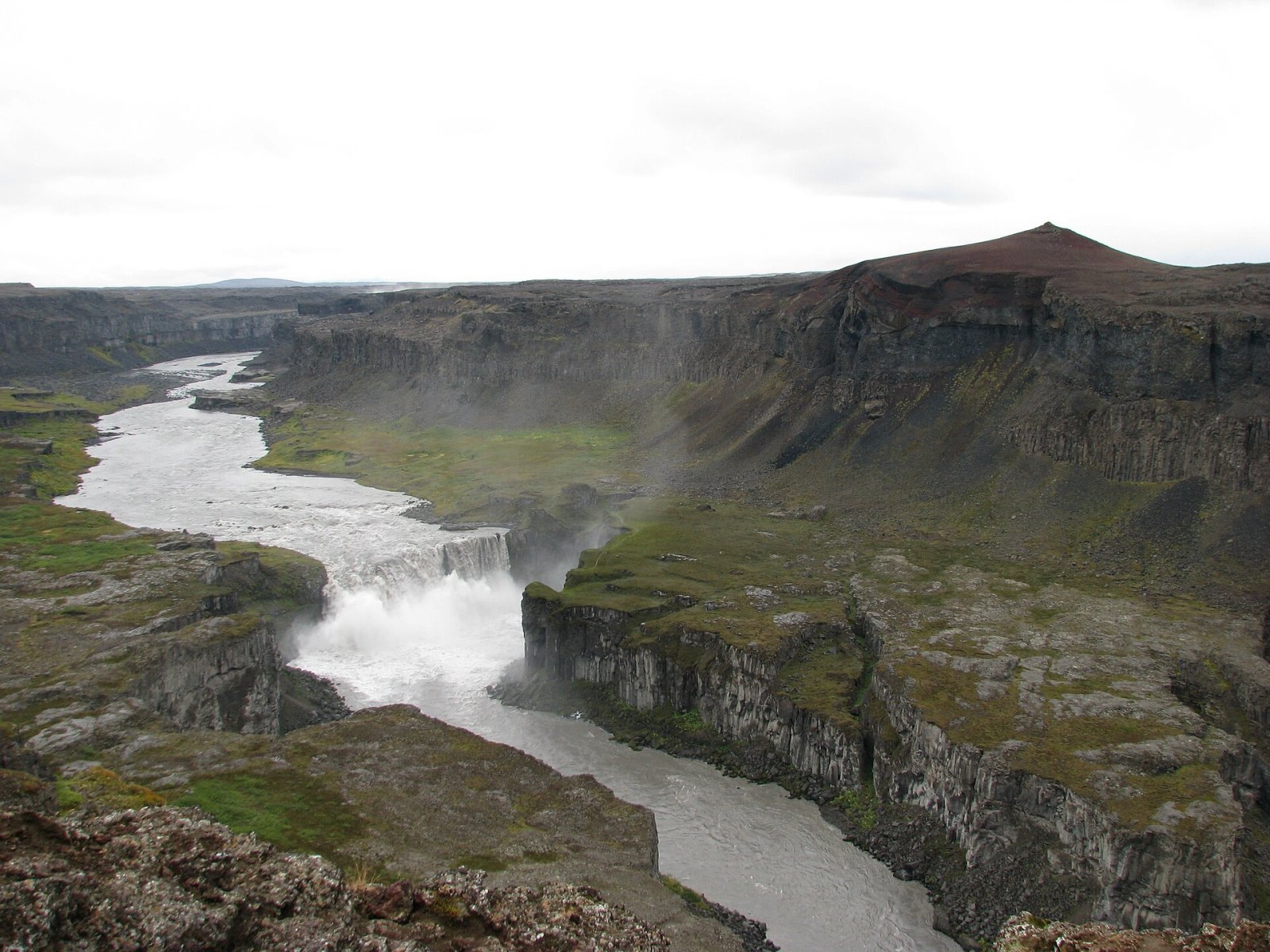 Hafragilsfoss: Der Mächtige Wasserfall Islands | Secret World Trip Planner