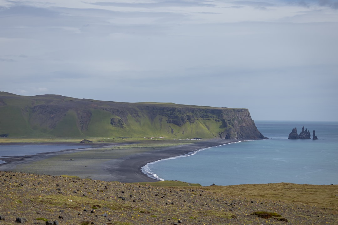 探索Ingólfshöfði:冰岛的历史与自然 | Secret World Trip Planner