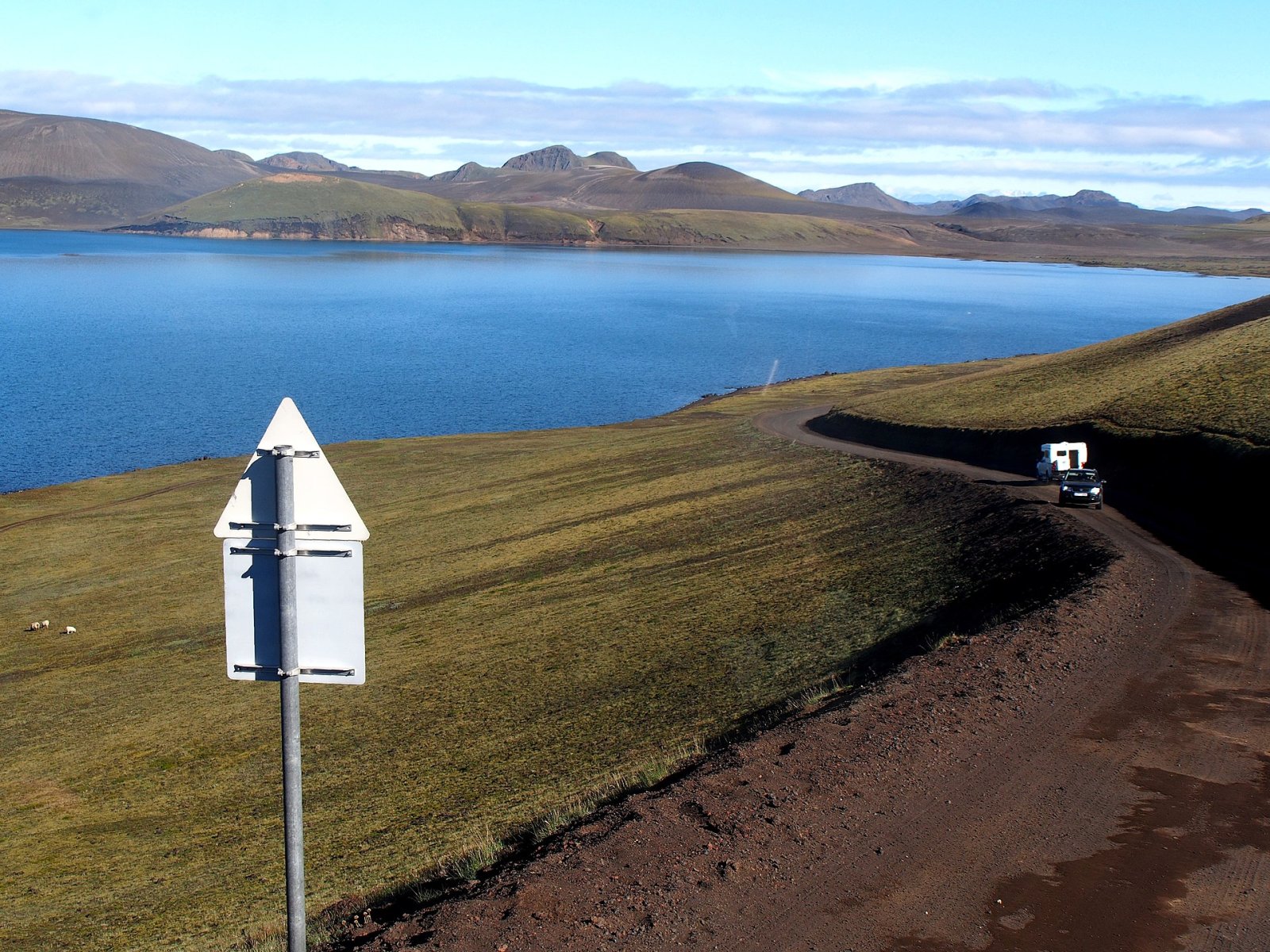 探索Frostastaðavatn:冰岛的寒冷之地湖泊 - Fjallabaksleið Nyrðri | Secret World Trip Planner