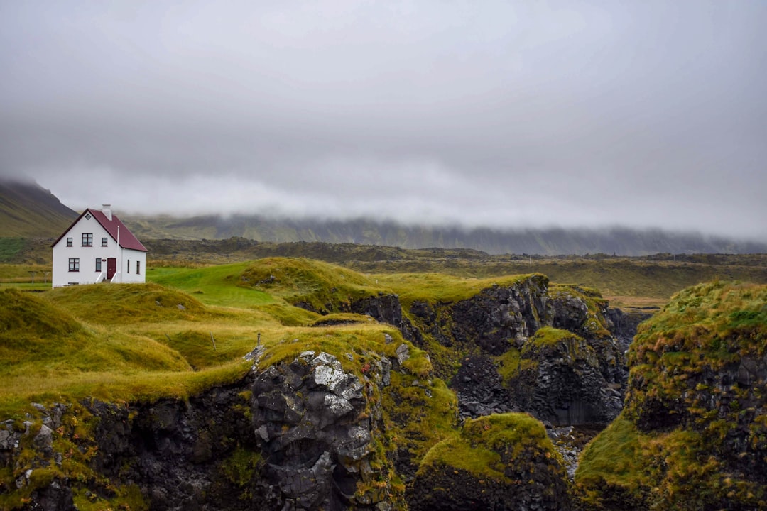 Arnarstapi: ein verstecktes Juwel Islands - Arnarstapi | Secret World Trip Planner