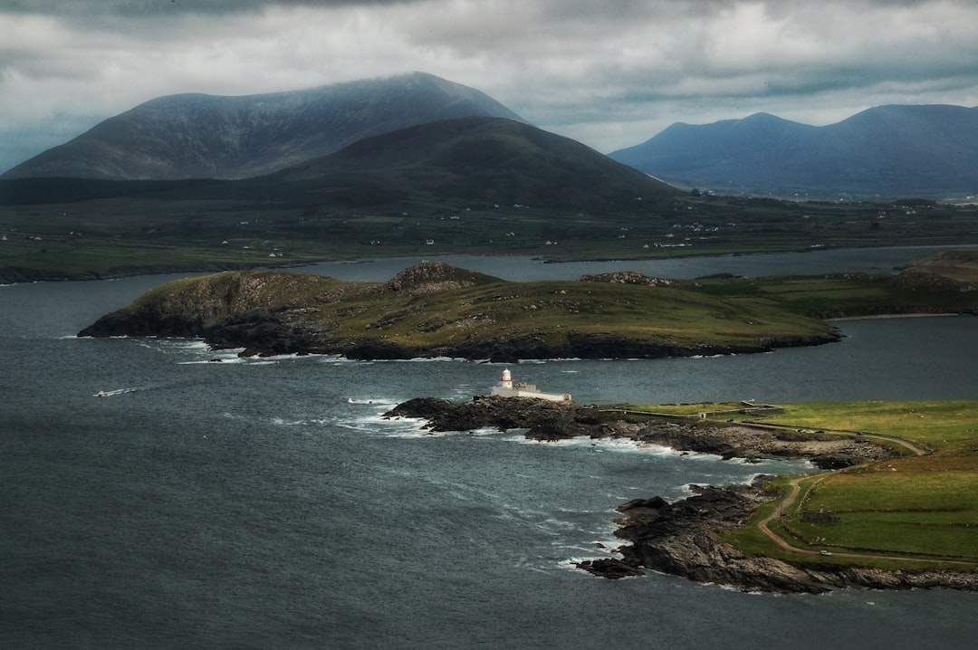 Entdecken Sie den Ballycurrin-Leuchtturm: Ein Schatz an der irischen Küste - Ballycurrin | Secret World Trip Planner