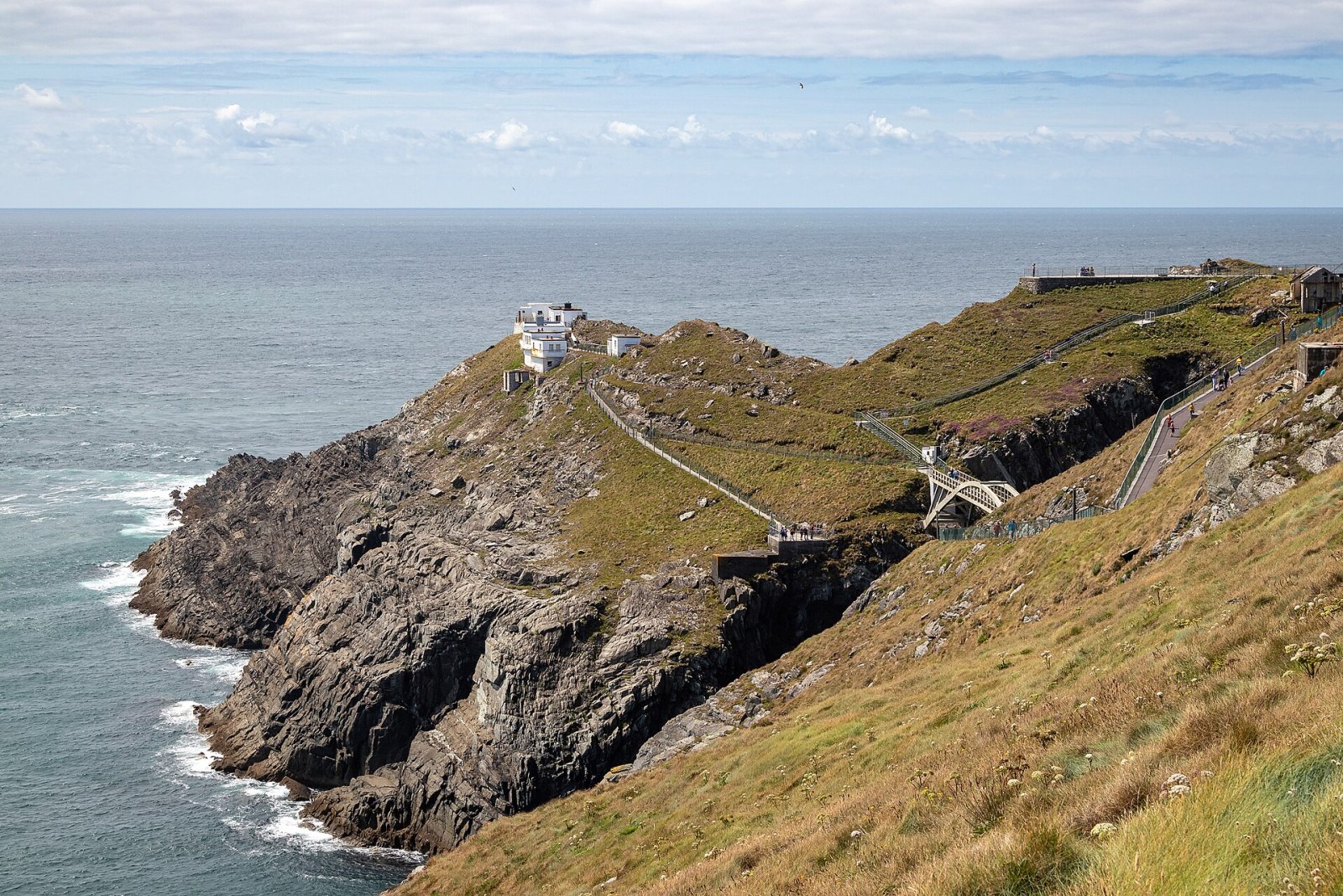 Mizen Head Lighthouse: Um Farol no Coração da Irlanda - Comeenavrick | Secret World Trip Planner