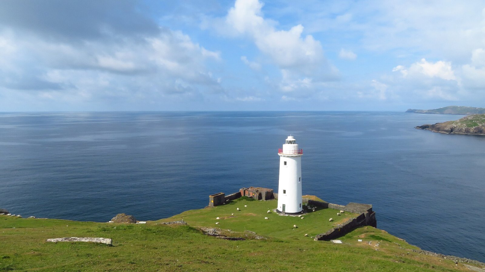 Découvrez le phare d'Ardnakinna : un bijou irlandais - Gortamullen | Secret World Trip Planner