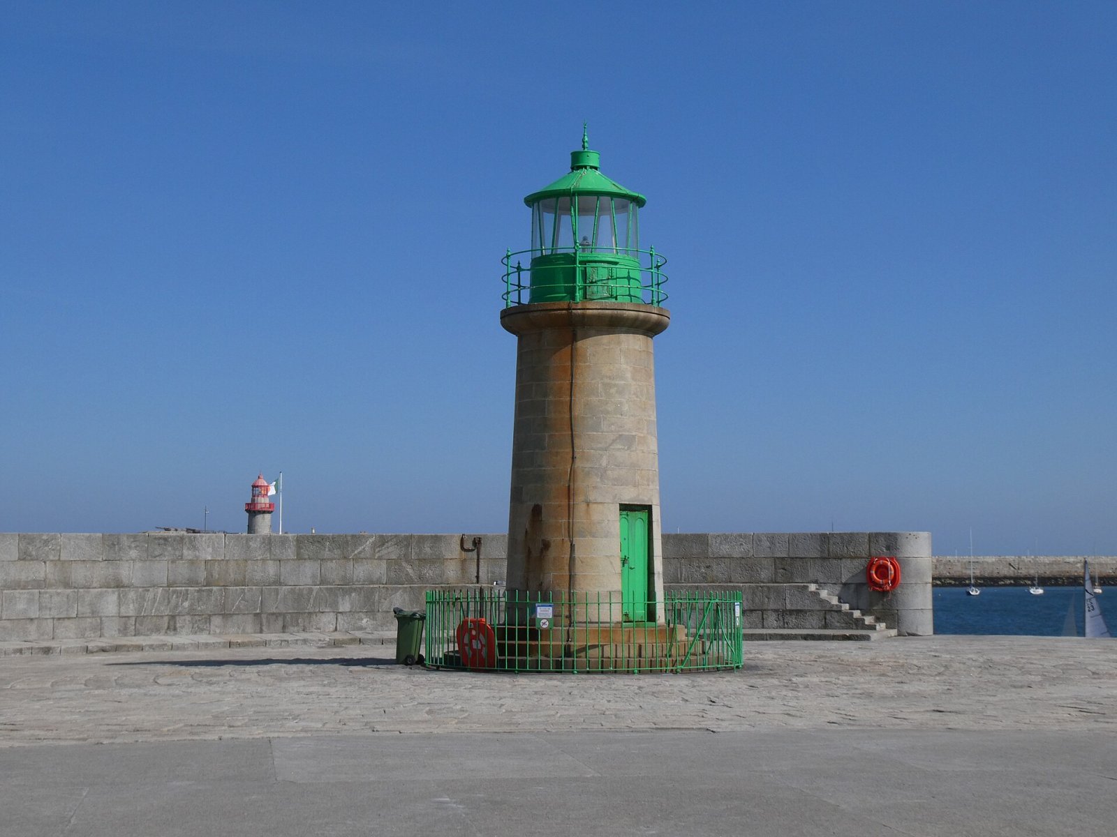 Dun Laoghaire West Lighthouse: Ein Leuchtturm an der Irischen Küste - Dublin | Secret World Trip Planner