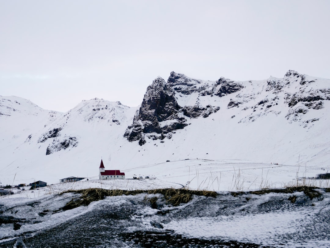 Scopri la Magia della Vik Church in Islanda - Vík | Secret World Trip Planner
