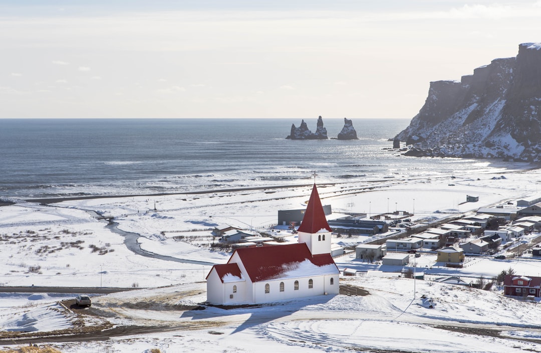 Descubra a Magia da Vik Church na Islândia - Vík | Secret World Trip Planner