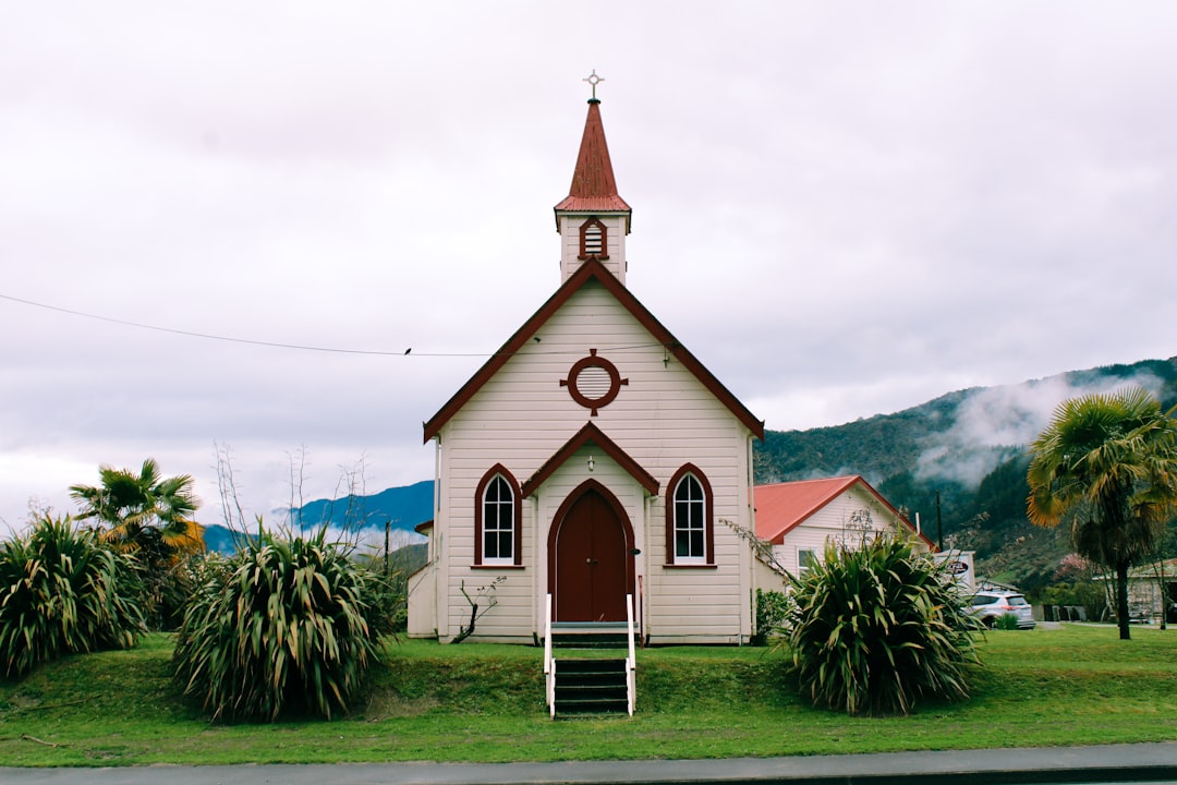 Descubra Our Lady of Lourdes: uma viagem entre fé e cultura na Nova Zelândia — Paraparaumu