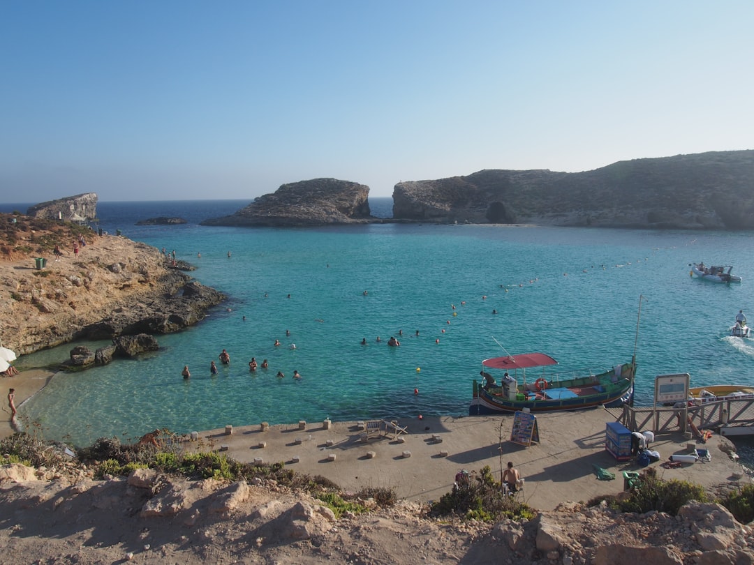 Комино: остров без машин в Лагуне Блу - Comino | Secret World Trip Planner