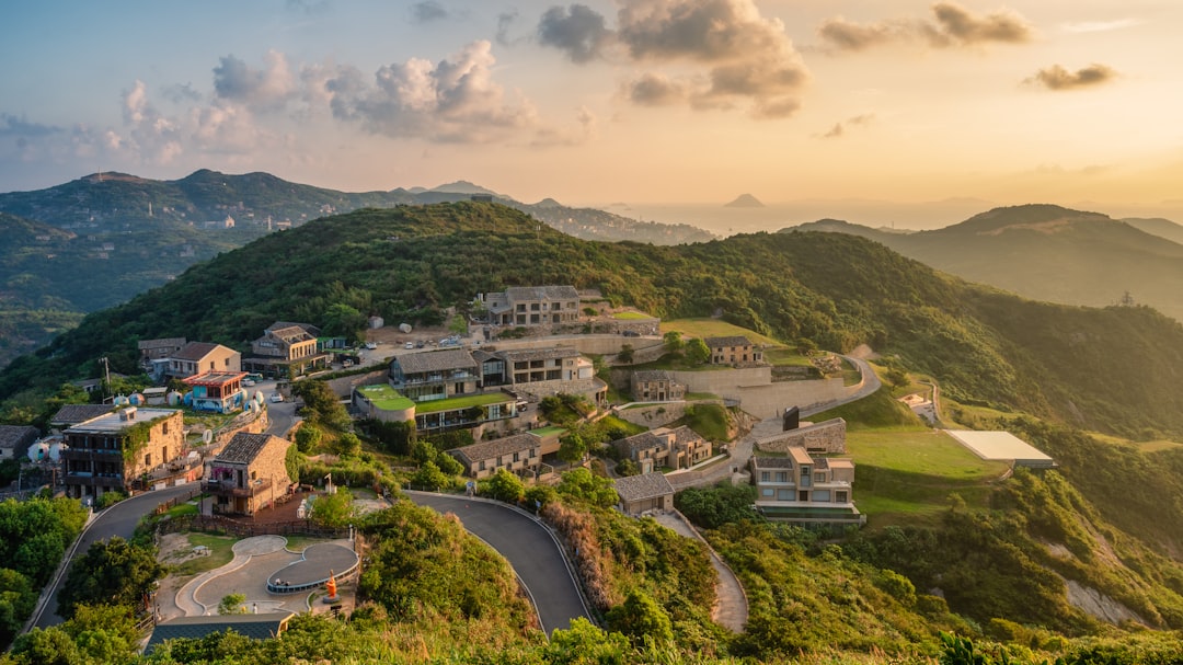 Deokgu Oncheon: fontes termais nos montes de Uljin - Uljin | Secret World Trip Planner