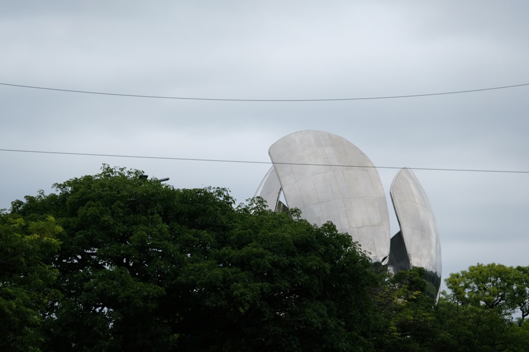 Floralis Genérica: стальной цветок Буэнос-Айреса - Av. Pres. Figueroa Alcorta 2301 | Secret World Trip Planner