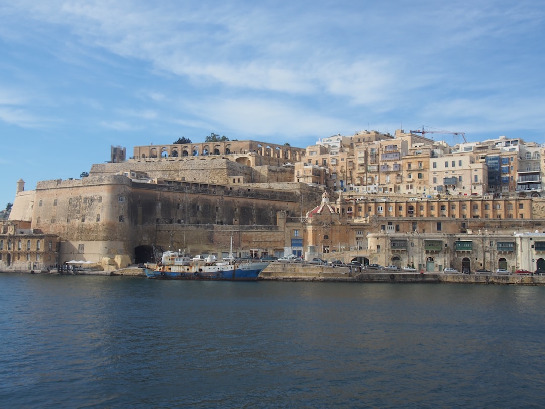Откройте для себя Taħt il-Ħnejja: Магия Голубой Гротты на Мальте - Panorama | Secret World Trip Planner