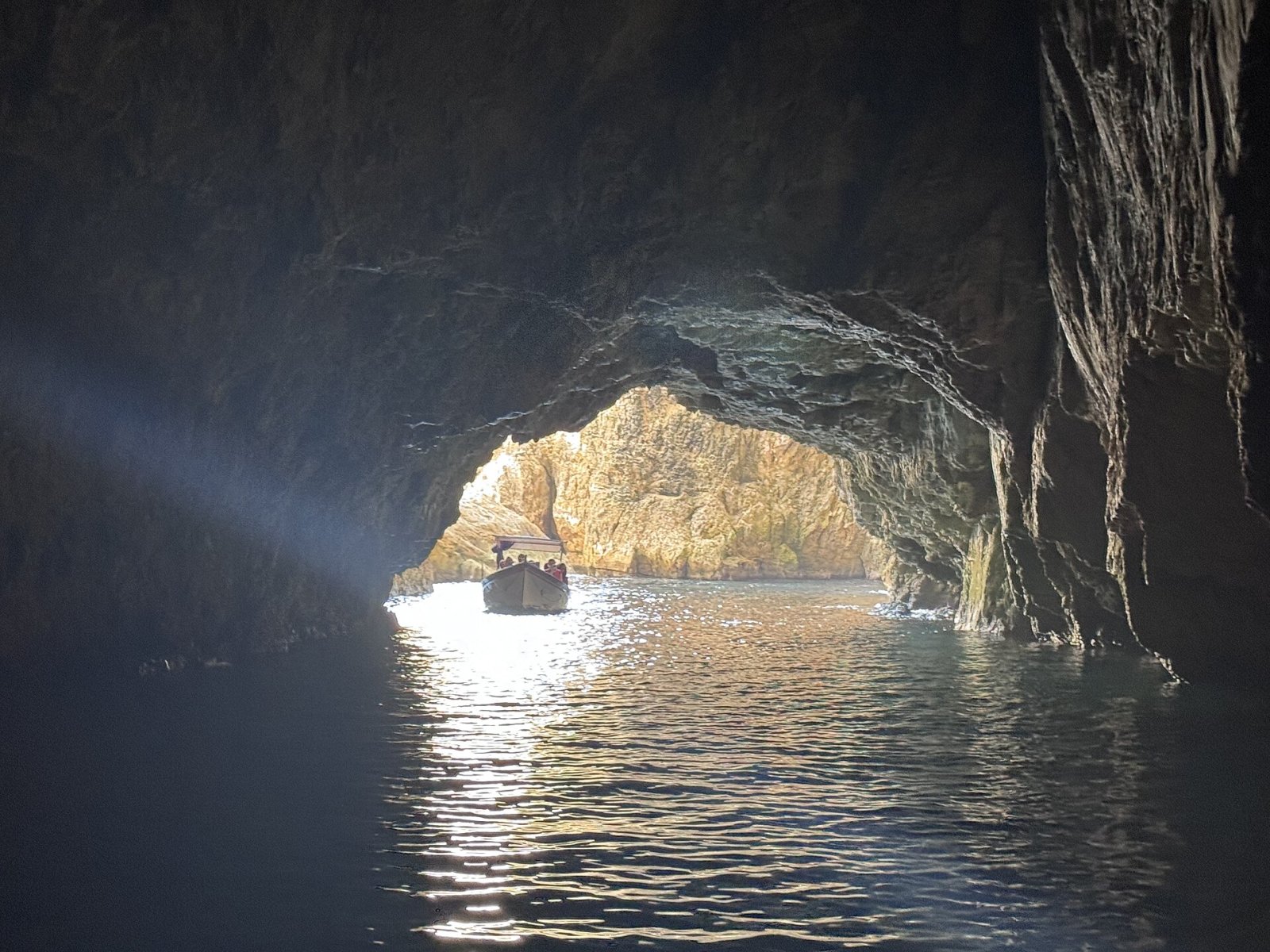 Descubra a Magia da Blue Grotto em Malta - RF93+XP3 | Secret World Trip Planner