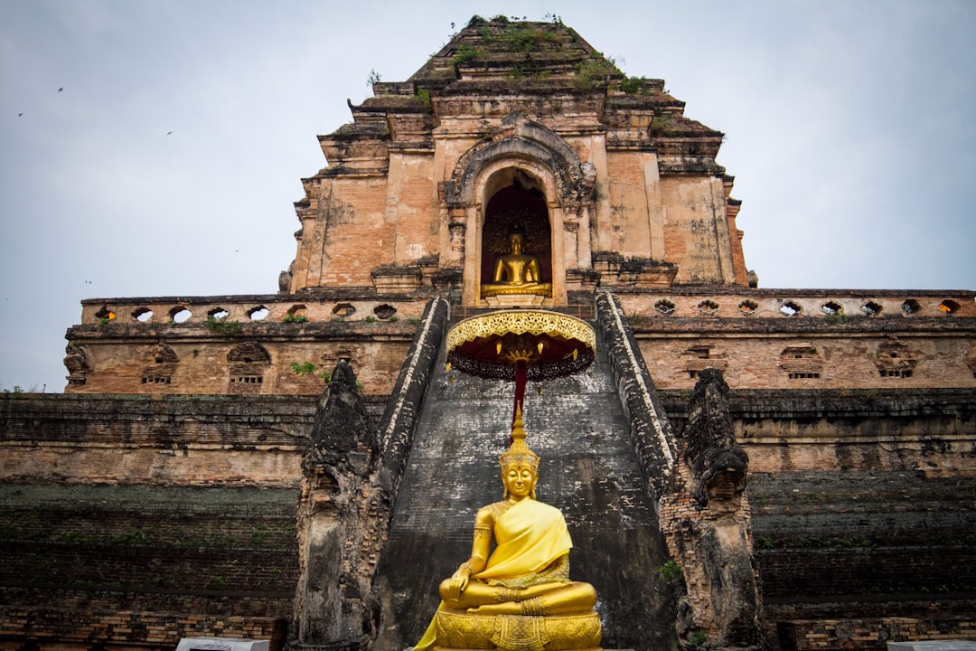 チェディを発見する:タイ文化の旅 - Mueang Prachinburi District | Secret World Trip Planner