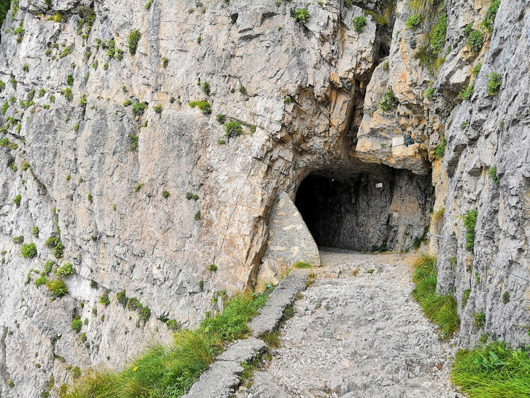 Grotta von Clamouse: Weiße Kristalle im Hérault - D4 | Secret World Trip Planner