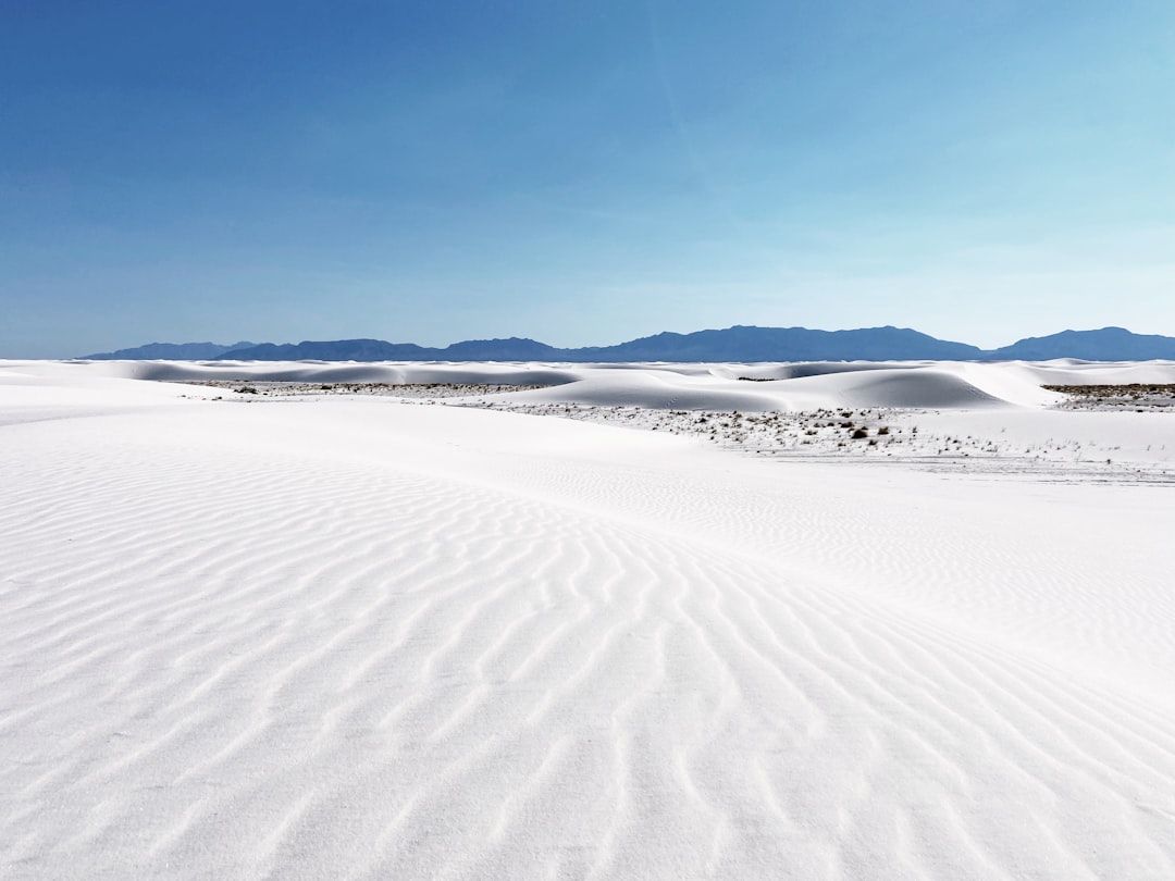 Désert Blanc : chemins dans les roches blanches de Farafra - Al Wadi Al Gadid Desert | Secret World Trip Planner