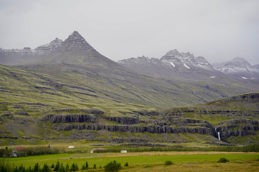 Explorando Víðgelmir: La Majestuosa Cueva de Lava de Islandia - Húsafell | Secret World Trip Planner